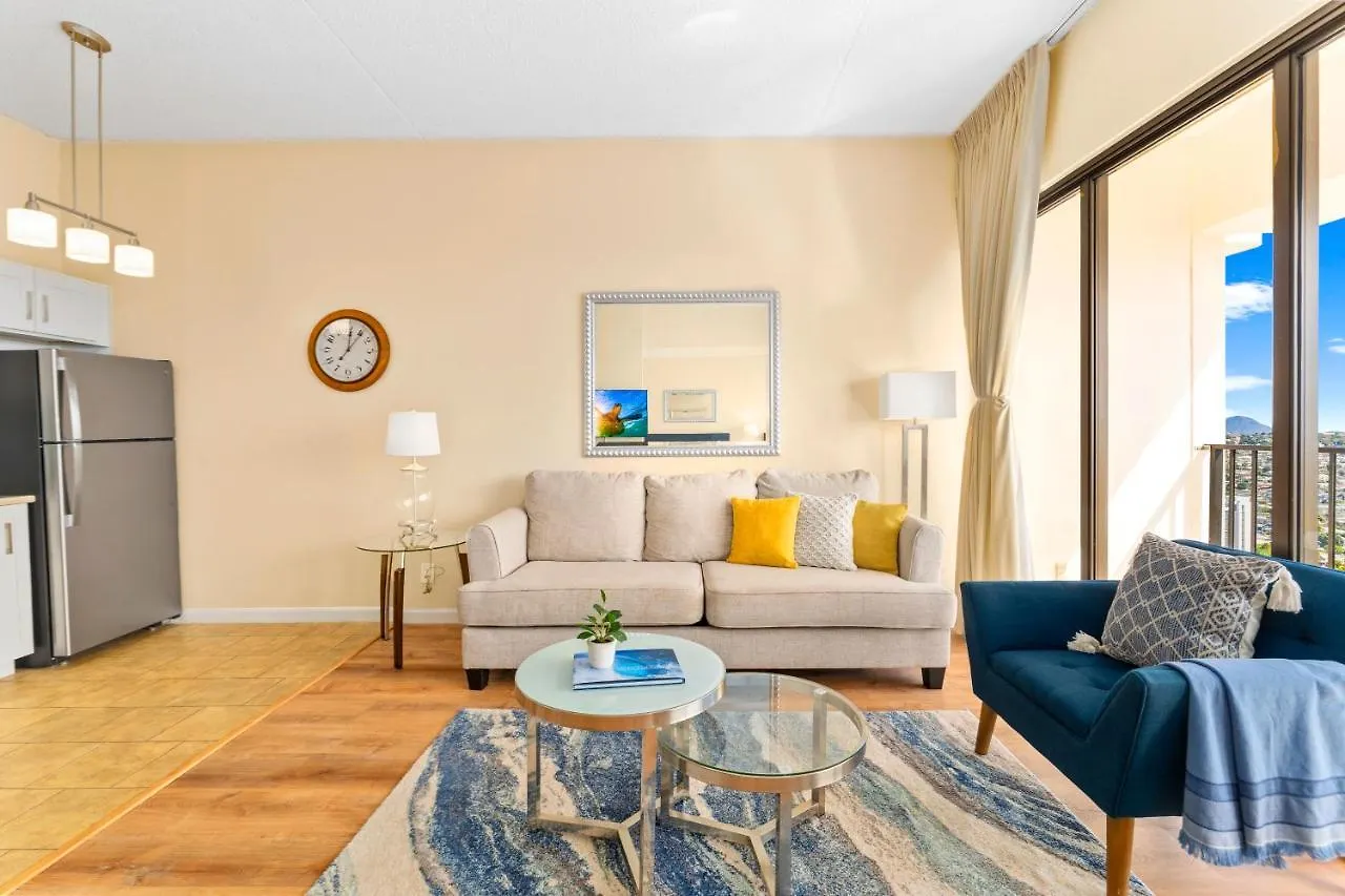 Апартаменты Upscale Penthouse With Ocean Views & Free Parking! Гонолулу США