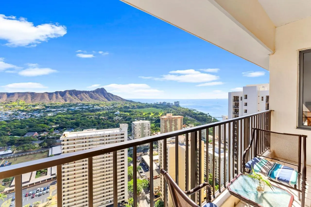 Апартаменты Upscale Penthouse With Ocean Views & Free Parking! Гонолулу США