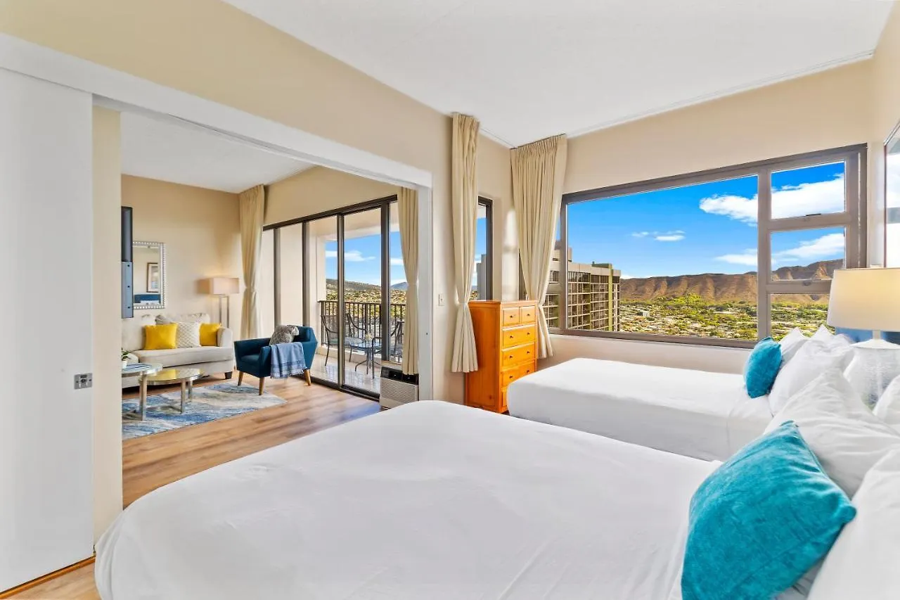Upscale Penthouse With Ocean Views & Free Parking! Apartment Honolulu