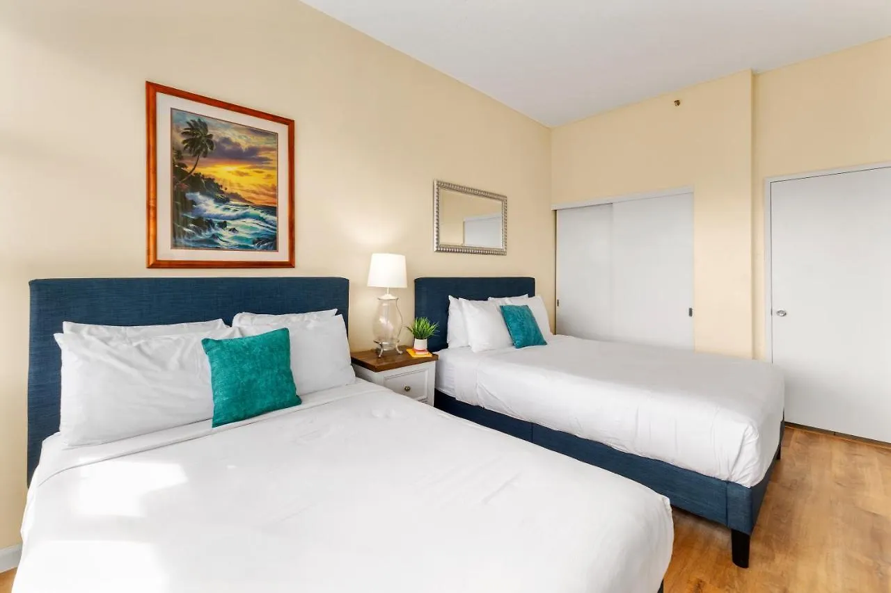 Upscale Penthouse With Ocean Views & Free Parking! Apartment Honolulu