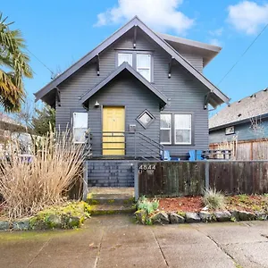  Holiday home Casa Del Sol - Walk To Alberta Arts District United States